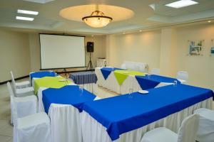 Бизнес-центр и/или конференц-зал в Hotel Casona del Lago