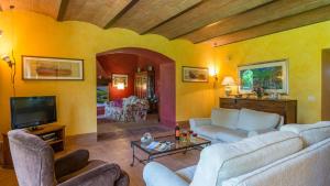 a living room with two couches and a tv at SAN FRANCESCO 12, Emma Villas in Sarteano