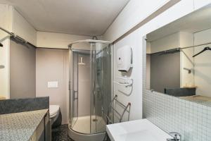 Koupelna v ubytování Appartement spacieux à Échenans de 80 m² avec parking inclus + 15 fotografií