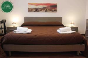 A bed or beds in a room at La Casetta