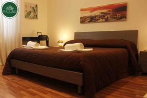 A bed or beds in a room at La Casetta