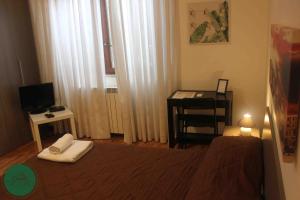A bed or beds in a room at La Casetta