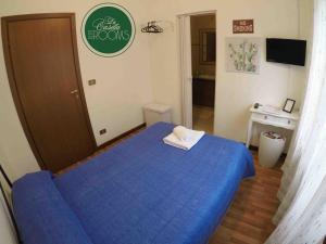 A bed or beds in a room at La Casetta