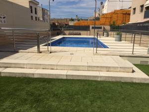 Bazén v ubytování Appartement standing 58m plage à 3mn en voiture nebo v jeho okolí