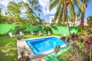 Bazén v ubytování Hotel Kiin Cozumel nebo v jeho okolí