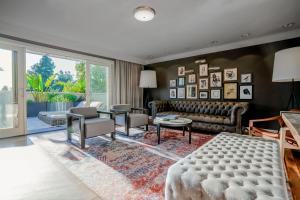 Posezení v ubytování Hotel Amarano Burbank-Hollywood