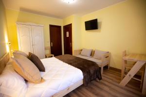 A bed or beds in a room at La Casona de Cardes