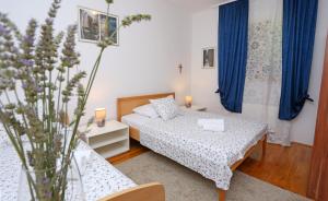 Postel nebo postele na pokoji v ubytování Villa Žnjan