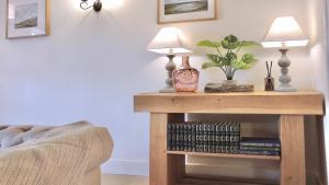 a table with two lamps on top of it at Magnolia Cottage in Moreton in Marsh