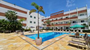 בריכת השחייה שנמצאת ב-Brisamar Hotel & SPA São Luís או באזור