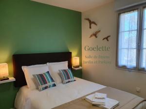 a bedroom with a bed with birds on the wall at Hôtel et Chambres d'hôtes Les Mureaux - Les chambres de la Marina in Les Mureaux +53 photos
