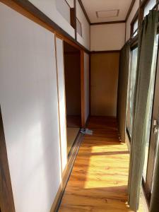 an empty hallway of a house with a wooden floor at Neko Neko La Campagne in Tamba