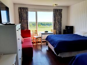 Postel nebo postele na pokoji v ubytování Balmoral Motel