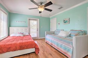 Spacious Gulf Shores Home Private Pool and Deck!客房内的一张或多张床位