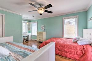 Spacious Gulf Shores Home Private Pool and Deck!客房内的一张或多张床位