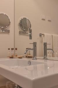 Um banheiro em Burgus Tribute & Design Hotel