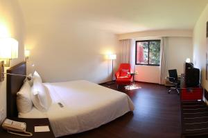 Postel nebo postele na pokoji v ubytování Fiesta Inn Xalapa + 37 fotografií