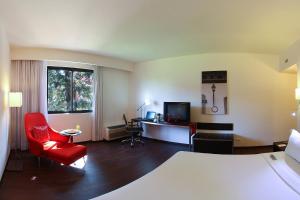 TV a/nebo společenská místnost v ubytování Fiesta Inn Xalapa