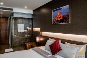 Giường trong phòng chung tại Joy Trip Hotel & Spa Nha Trang