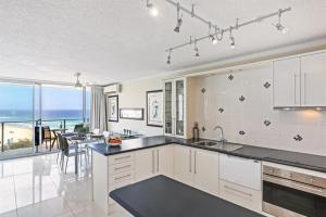 A kitchen or kitchenette at One The Esplanade Apartments on Surfers Paradise