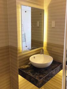 a bathroom with a sink and a mirror at Vân Trang Hotel in Vĩnh Long