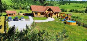 Bazén v ubytování Prosilva House nebo v jeho okolí