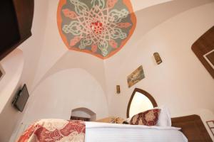 Postel nebo postele na pokoji v ubytování BEHRAMPAŞA OTEL &CAFE &RESTAURANT