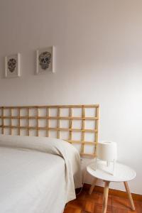 a white bedroom with a bed and a table at La Martina, Parking incluido in Jaca