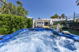 The swimming pool at or close to The Secret Garden Holiday Home