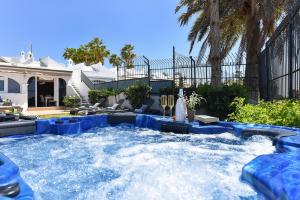 The swimming pool at or close to The Secret Garden Holiday Home