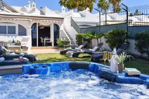 The swimming pool at or close to The Secret Garden Holiday Home