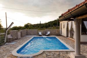 Bazén v ubytování Holiday Home Lazuština Paradise nebo v jeho okolí