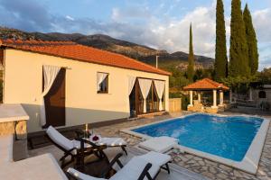 Bazén v ubytování Holiday Home Lazuština Paradise nebo v jeho okolí