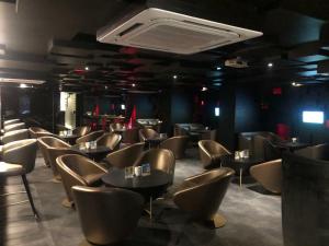 The lounge or bar area at Cocoon Luxury Business Hotel