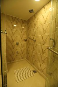 Bathroom sa Fortune Inn Haveli, Gandhinagar - Member ITC's Hotel Group