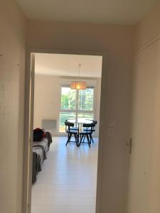 a room with a table and a dining room at Studio Spacieux dans Parc Arboré in La Rochelle