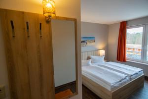 Postel nebo postele na pokoji v ubytování Hotel Wikinger