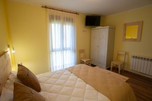 A bed or beds in a room at La Casona de Cardes