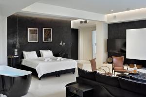 Posteľ alebo postele v izbe v ubytovaní ALTO PSYRRI PENTHOUSE by K&K + 20 fotografií