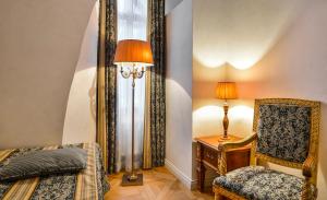 Postel nebo postele na pokoji v ubytování Hotel Residence Bijou de Prague