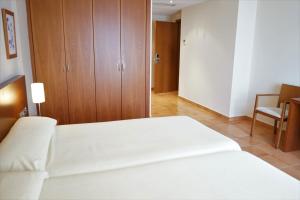 A bed or beds in a room at Hotel Santuari Balaguer