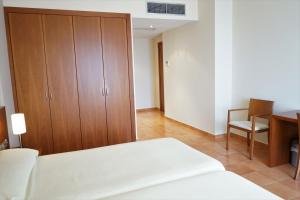 A bed or beds in a room at Hotel Santuari Balaguer