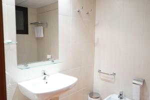 A bathroom at Hotel Santuari Balaguer