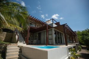 Bazén v ubytovaní Bahia Mar Boutique Hotel alebo v jeho blízkosti