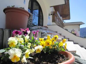 A balcony or terrace at Aparthotel Garni Haus Hubertus