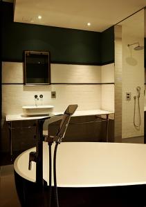 Kopalnica v nastanitvi Lee Design Hotel