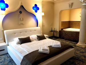 Postel nebo postele na pokoji v ubytování Hotel Venecia Palace + 37 fotografií