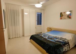 a bedroom with a bed and a ceiling fan at Elia1141 in Venice