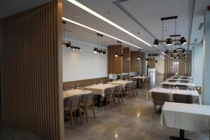 Ресторан / й інші заклади харчування у Hotel Triumf Shengjin