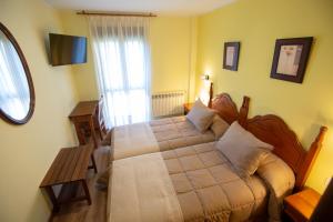 A bed or beds in a room at La Casona de Cardes